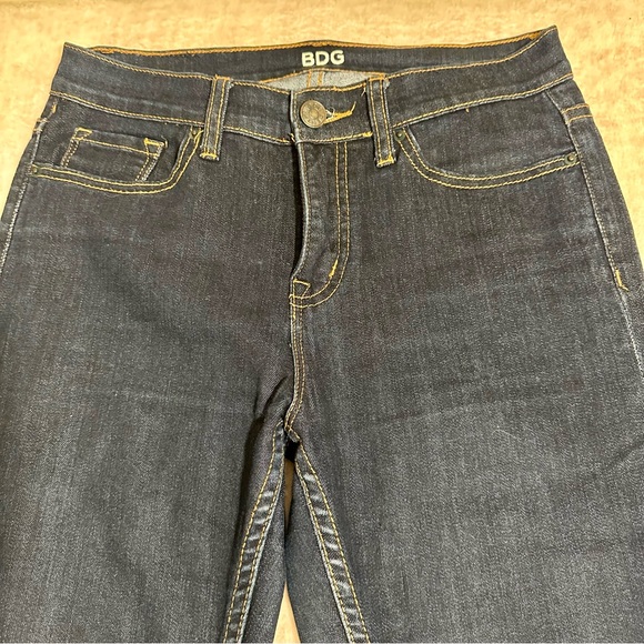 BDG Jeans : HIGHRISE CIGARTTE ANKLE
28w, 30L. Worn once - Picture 3 of 4